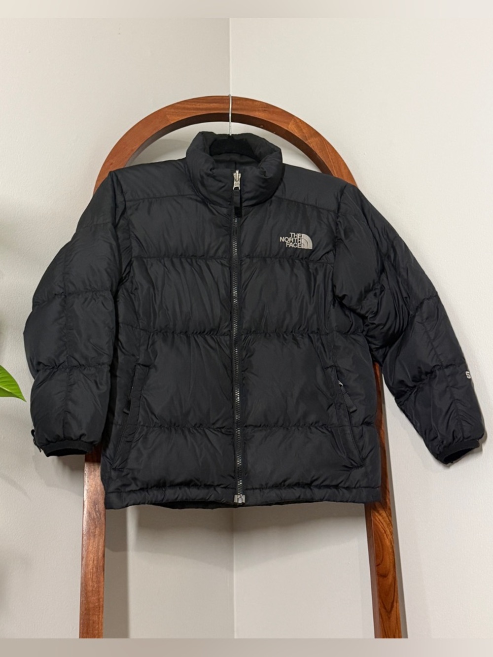 The North Face Boys MEDIUM Down Puffer Winter Jacket Black 550 Fill